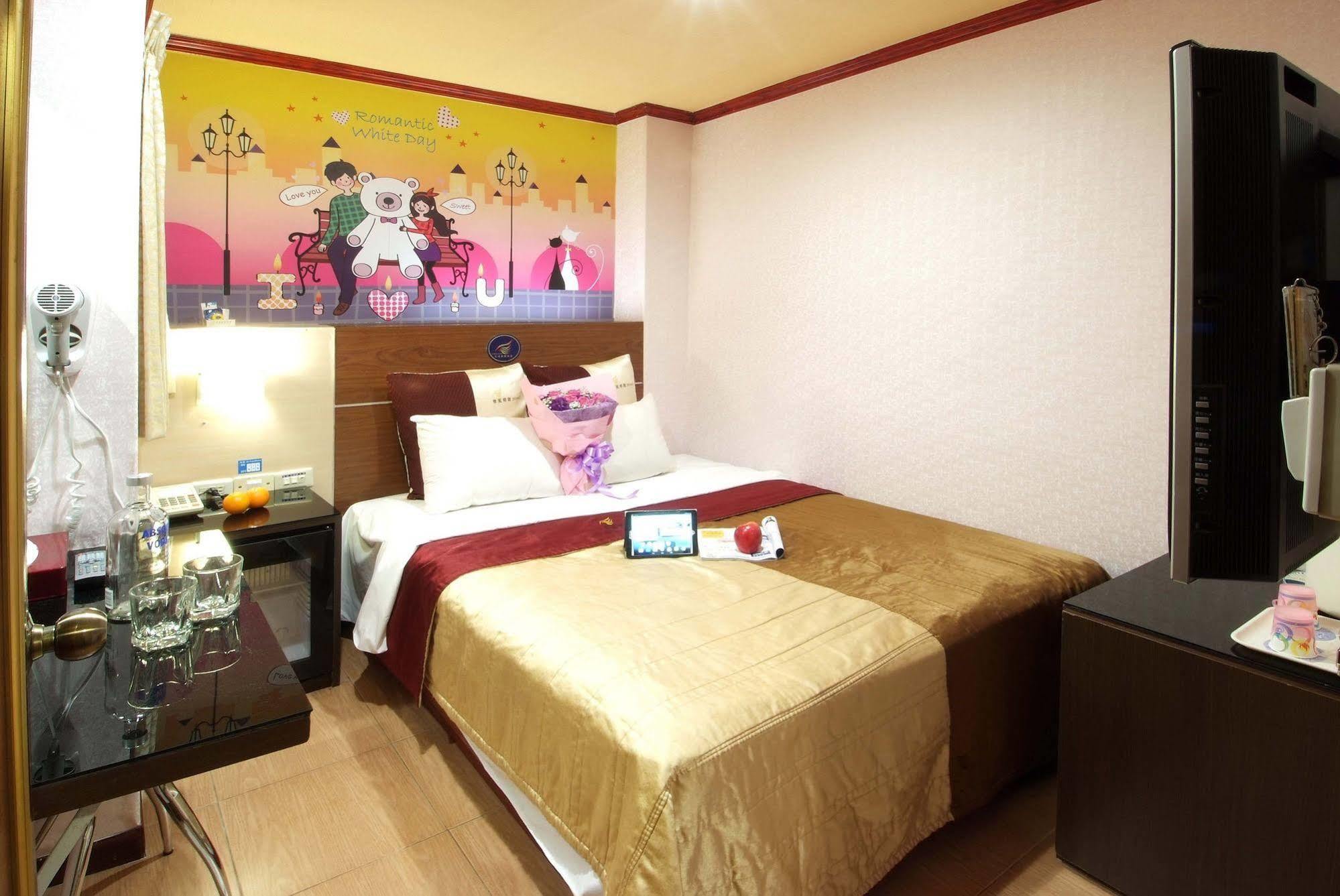 Golden Swallow Hotel Hsinchu City Exterior photo